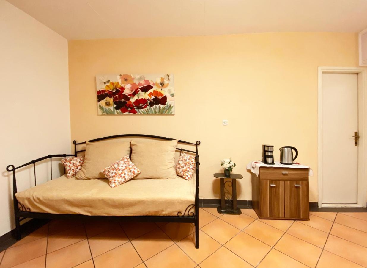 Apt Lavender On Nincevica St- 1 Bedroom Apt 5 Min To The Old Town Of Spalato Esterno foto