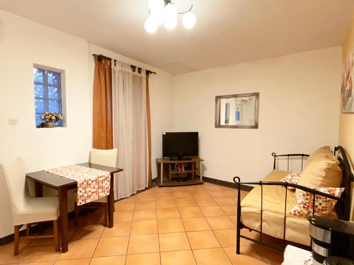Apt Lavender On Nincevica St- 1 Bedroom Apt 5 Min To The Old Town Of Spalato Esterno foto
