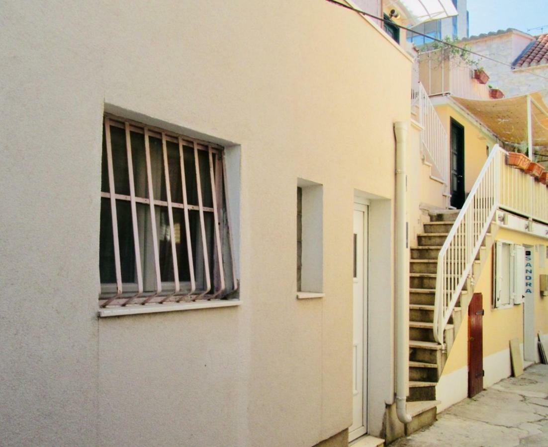 Apt Lavender On Nincevica St- 1 Bedroom Apt 5 Min To The Old Town Of Spalato Esterno foto